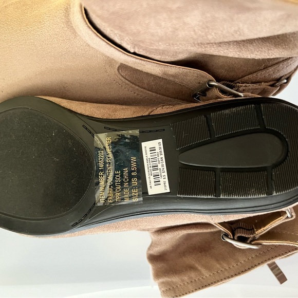 NWOT Torrid booties. Size 8.5 wide width - Picture 3 of 3